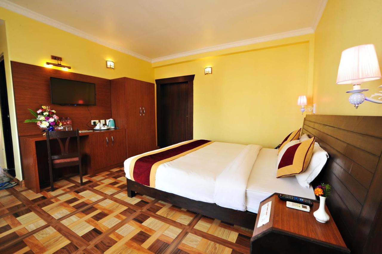 Hotel Dandelion Pokhara Exteriör bild